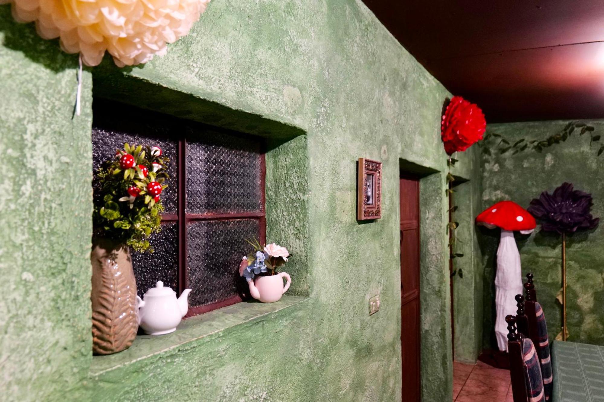 Wonderland Hostel Антигуа-Гватемала Экстерьер фото