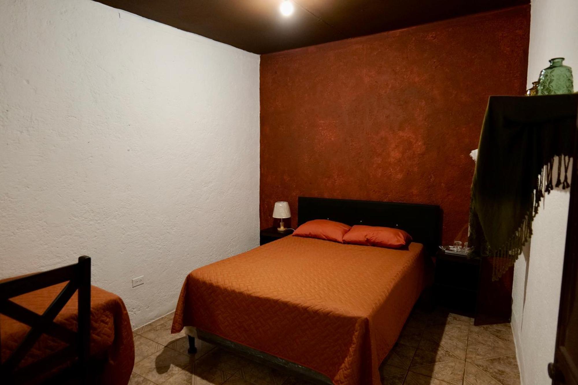 Wonderland Hostel Антигуа-Гватемала Экстерьер фото