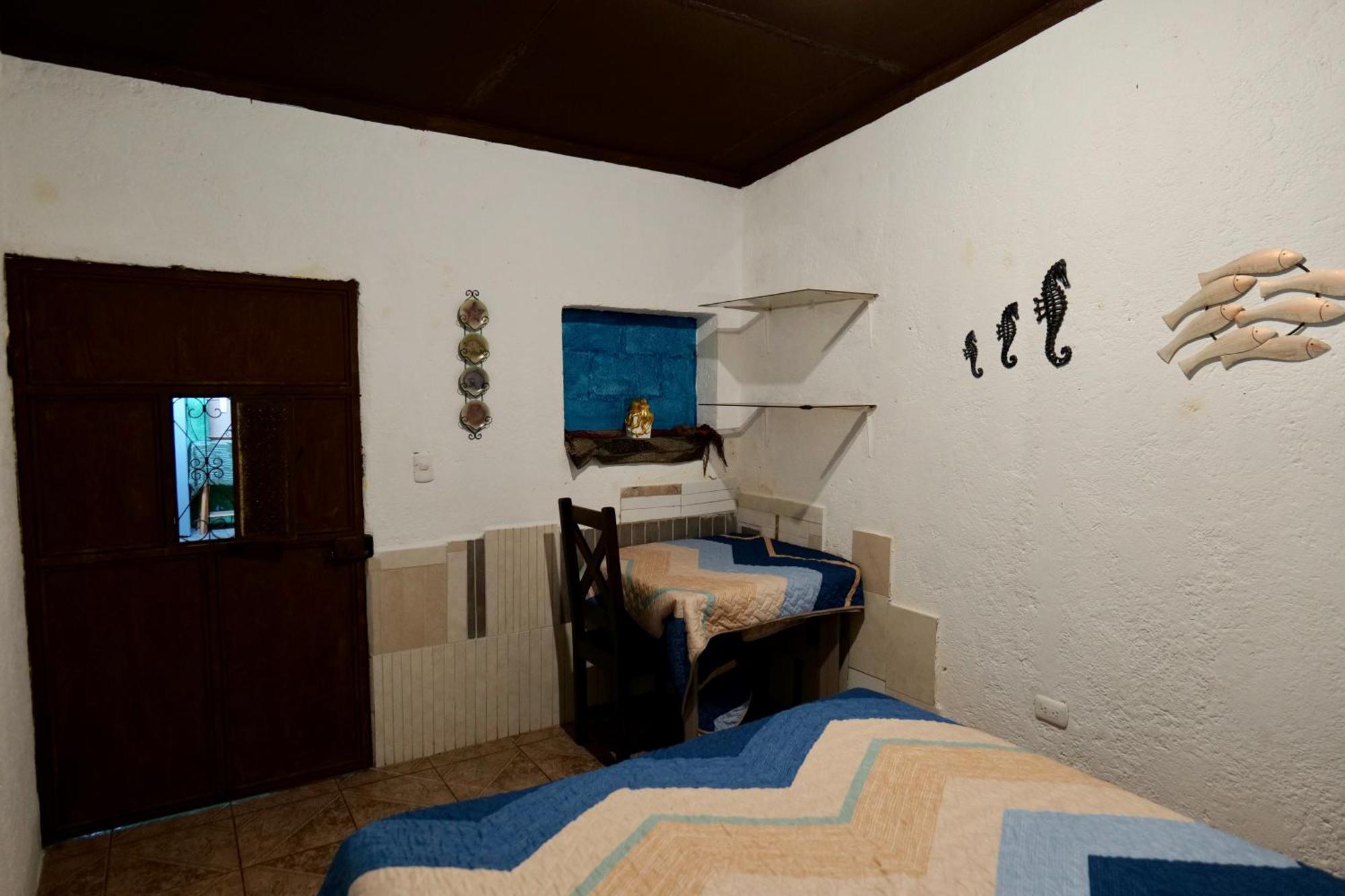 Wonderland Hostel Антигуа-Гватемала Экстерьер фото