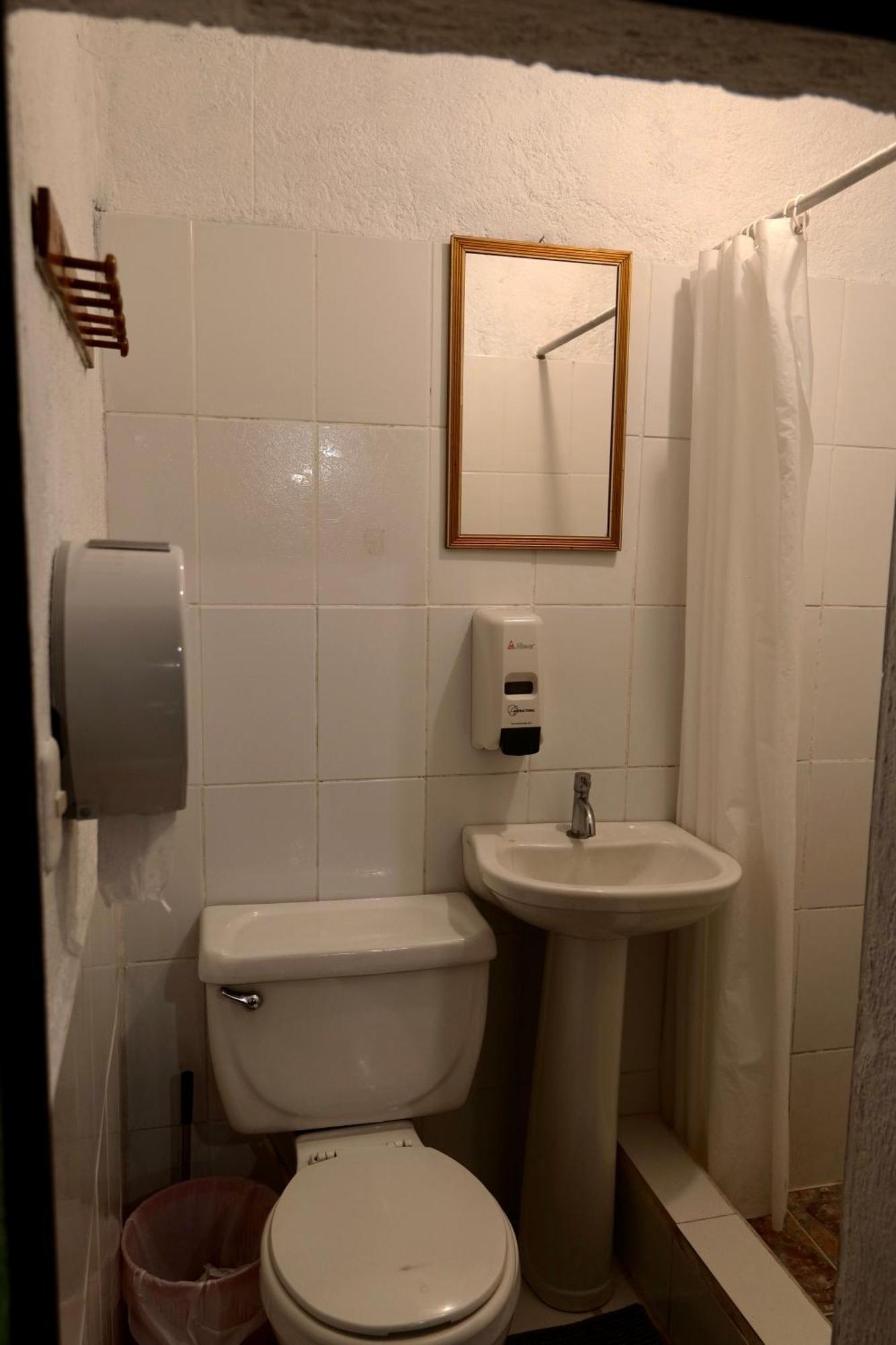 Wonderland Hostel Антигуа-Гватемала Экстерьер фото